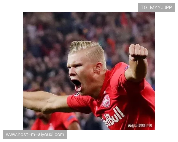 哈兰德脚后跟磕球动作果断——足球场上的力量与智慧